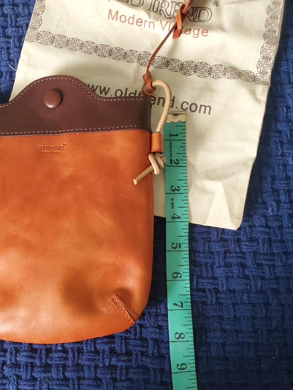 Old Trend Two-Tone Leather Drawstring Crossbody Bag in Saddle Brown - Picture 6 of 10